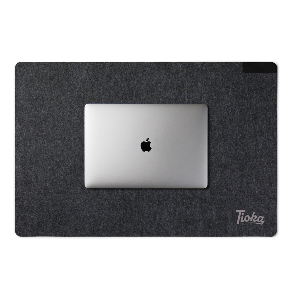 Laptoppad, Mauspad, Grau, Flauschig, MacBook, laptop, macbook, silber, geschlossen, tischunterlage, filzmatte, mauspads, Laptop, MacBook, Silber, Schreibtischunterlage, Matte