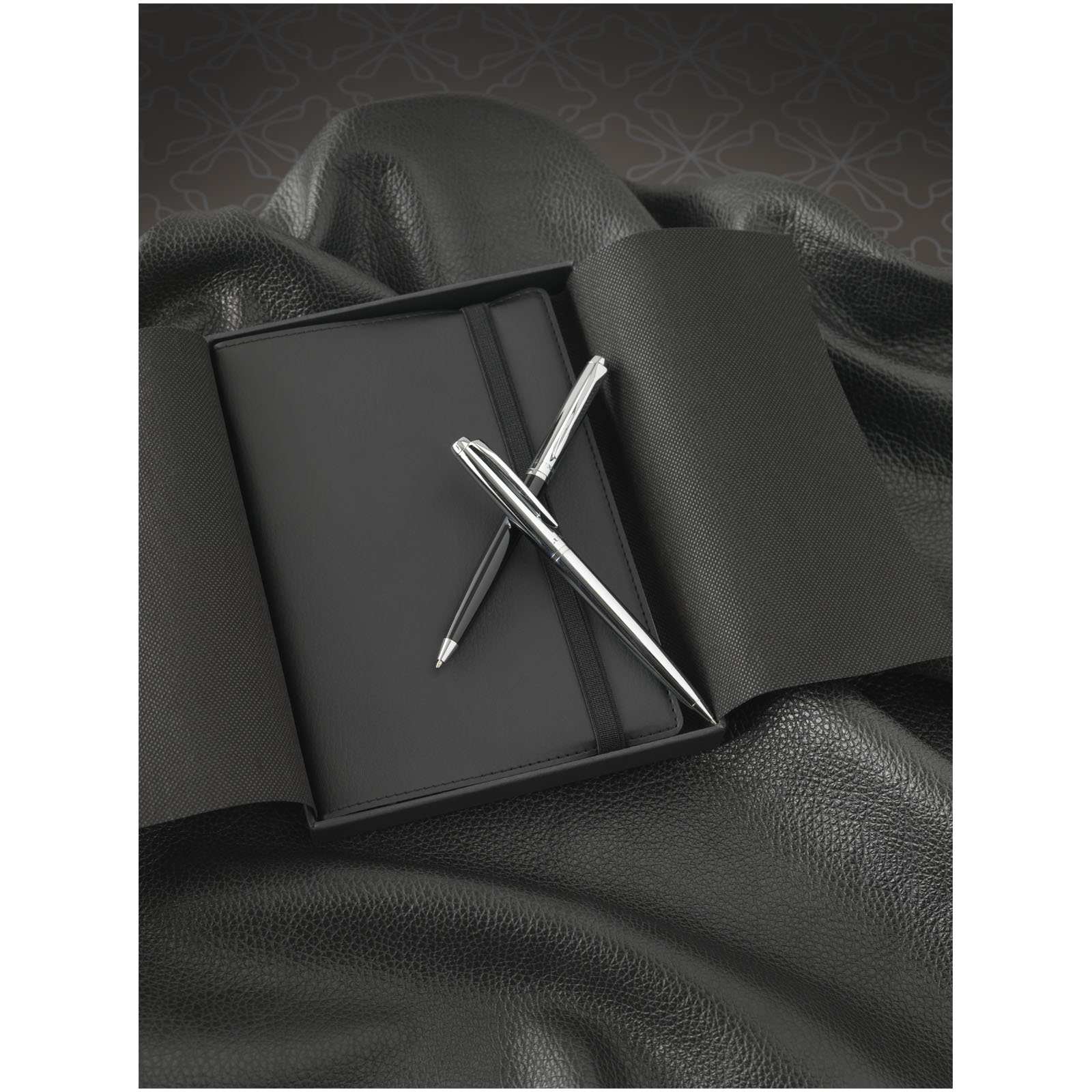 Notizbuch, Stift, Silber, Schwarz, Leder, notebook, stift, leder, schwarz, geschlossenes-notebook, Notizbuch, Mantel, Schwarz, Stifte, Leder