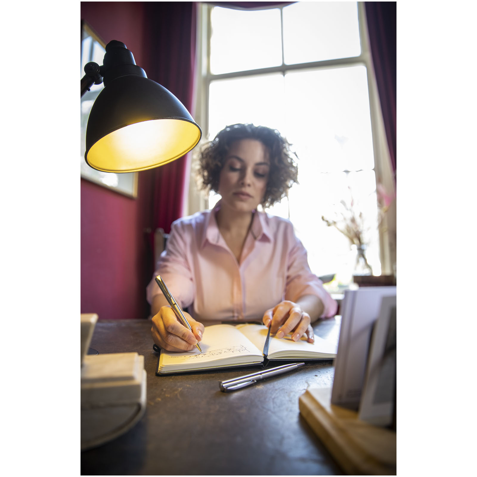 led-lamp, desk, woman-writing, notebook, office, Arbeitsplatz, Notizbuch, Stift, Tisch, Lampe, notebook, writing, desk, lamp, woman